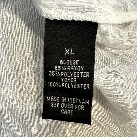 B. Design Size XL White Top - Picture 7 of 8